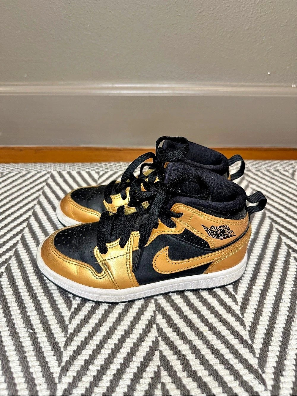 Nike Kids Air Jordan 1 Mid Black & Gold US 11.5C